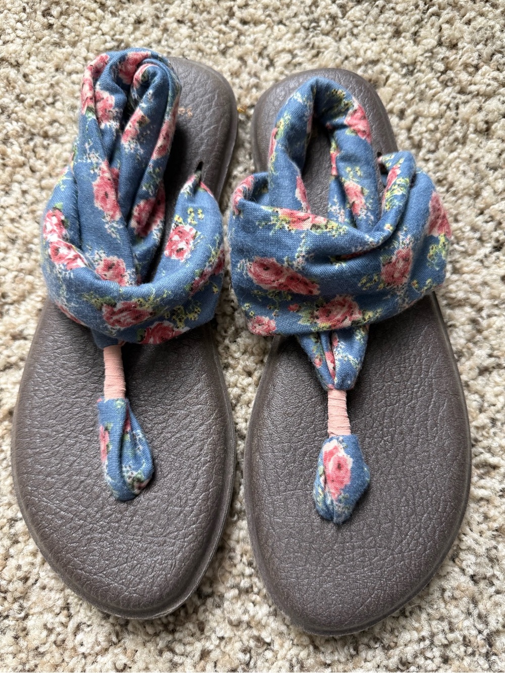Sanuk Blue Floral Wrap Sandals with Brown yoga mat Footbed